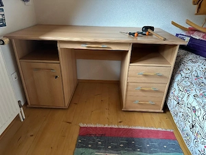 schreibtisch