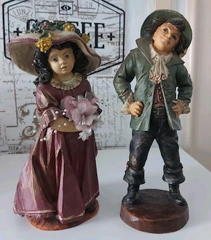 Wachsfiguren Paar in historischen Kostümen