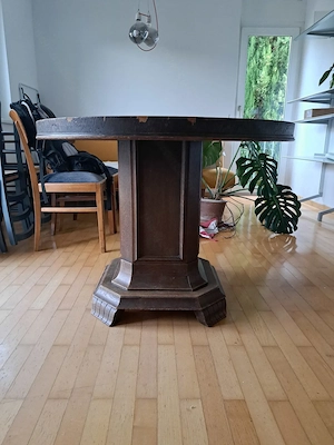 Esstisch aus Holz.  Bild 2