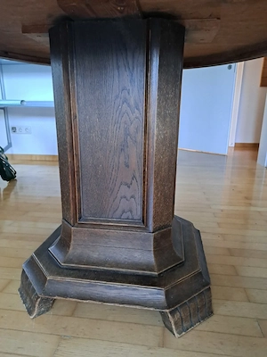 Esstisch aus Holz.  Bild 5