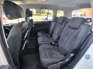 VW Touran Highline**in Außerordentlichen gutem Zustand**Automatik**AHK Bild 7