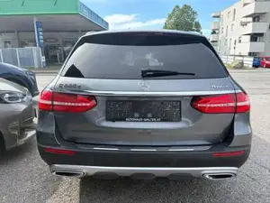 Mercedes-Benz E-Klasse Bild 11