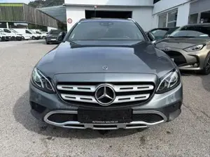 Mercedes-Benz E-Klasse Bild 2