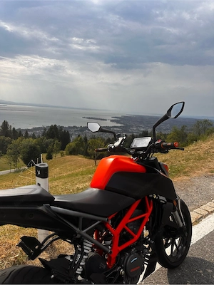 KTM Duke 125 Motorrad  Bild 2