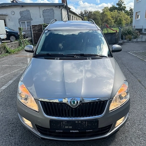 Skoda Roomster 1.6 TDI Klima PDC TüV Pickerl 03.27+4M Mehrzweckfahrzeug   Bild 2
