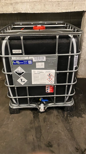 Ibc Tank auf Kunsstoffpalette 1000L