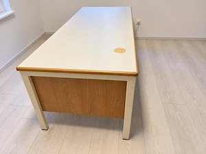 hochwertiger Bürotisch der Qualitätsmarke Bene Bild 4