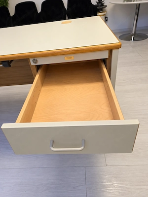 hochwertiger Bürotisch der Qualitätsmarke Bene Bild 3