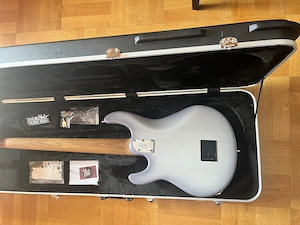 **Music Man StingRay Special 5 Saiter, Snowy Night, inklusive Koffer** Bild 4
