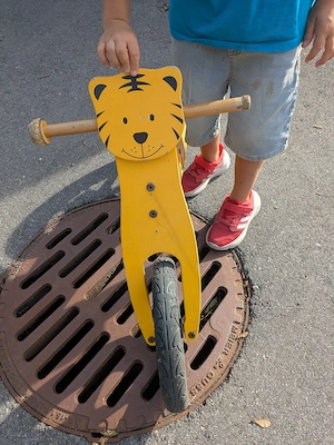 Zu verschenken: Laufrad Tiger aus Holz Bild 2