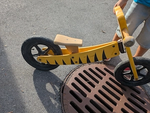 Zu verschenken: Laufrad Tiger aus Holz Bild 3