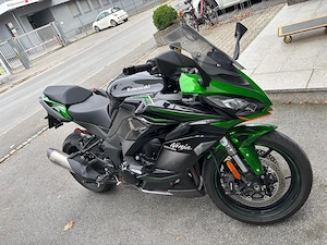 Kavasaki Ninja Motorrad Bild 3