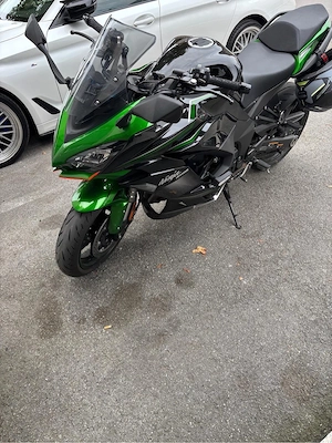 Kavasaki Ninja Motorrad Bild 4
