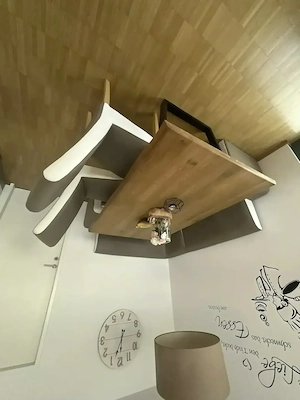 Essbank und Stühle Bild 4