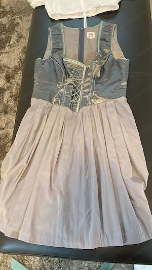 Dirndl mit Bluse  Bild 5