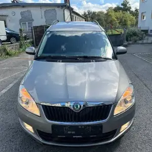Skoda Roomster 1.6 TDI Klima PDC TüV Pickerl 03.27+4M Mehrzweckfahrzeug   Bild 2