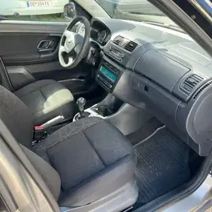 Skoda Roomster 1.6 TDI Klima PDC TüV Pickerl 03.27+4M Mehrzweckfahrzeug   Bild 9