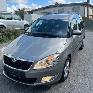 Skoda Roomster 1.6 TDI Klima PDC TüV Pickerl 03.27+4M Mehrzweckfahrzeug   Bild 3