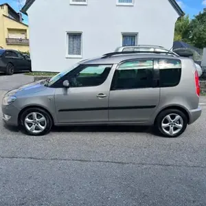 Skoda Roomster 1.6 TDI Klima PDC TüV Pickerl 03.27+4M Mehrzweckfahrzeug   Bild 4
