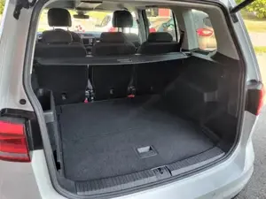 VW Touran Highline**in Außerordentlichen gutem Zustand**Automatik**AHK Bild 6