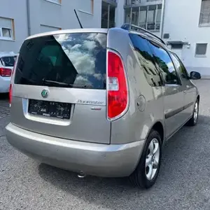 Skoda Roomster 1.6 TDI Klima PDC TüV Pickerl 03.27+4M Mehrzweckfahrzeug   Bild 7