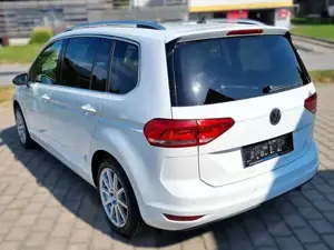 VW Touran Highline**in Außerordentlichen gutem Zustand**Automatik**AHK Bild 4