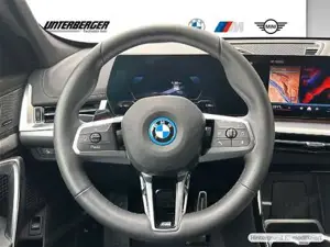 BMW iX1 xDrive30 // Premium Paket // Anhängerkupplung //  Harman Kardon Bild 9