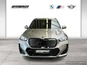 BMW iX1 eDrive20 1,99% Fixzinsaktion M Sportpaket Head-Up DAB Bild 2