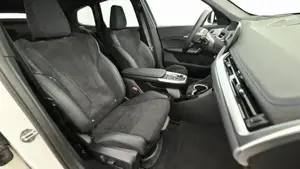 BMW iX1 xDrive30 M Sportpaket // Head-Up // DAB-Tuner Bild 11