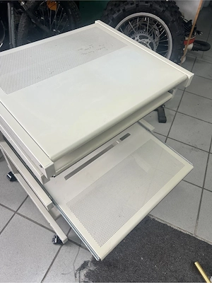 Computertisch mit Auszugladen und Tastatur Bild 2