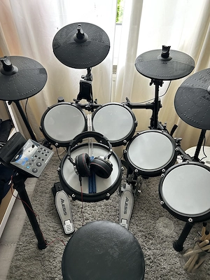Alesis Nitro Max inkl Expansions Pack - E-Drum-Set - 3 Monate alt !