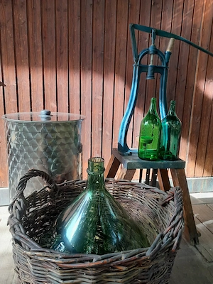 Glasballon, Edelstahlfass, Verkorker, Flaschen