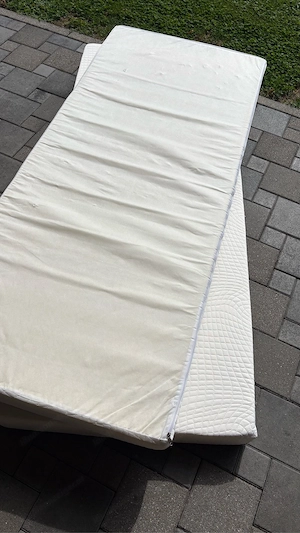 2 Matratzen zu verschenken Bild 3