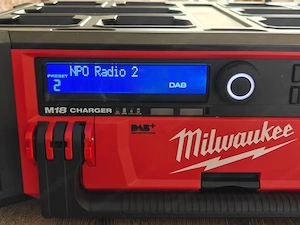 Milwaukee M18 PACKOUT bouwradio met oplader Bild 3