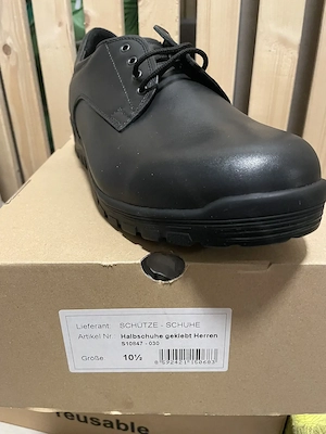 Schwarze Halbschuhe Grösse 10,5