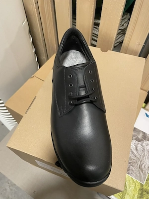 Schwarze Halbschuhe Grösse 10,5 Bild 2