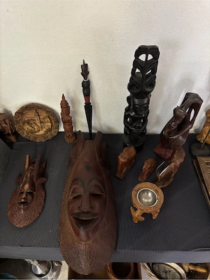 Afrikanische Holzschnitzereien   Masken, Figuren & Sammlerstücke   Konvolut Bild 2