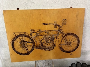 Handgefertigte Pyrographien   Brandmalerei auf Holz   Harley-Davidson & Ariel Bild 3
