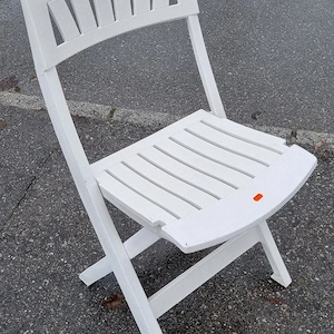 FLOHMARKT 2x Weißer Klappstuhl aus Kunststoff Bild 2