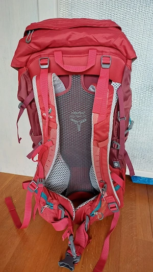 Deuter Rucksack mit integriertem Regenschutz Bild 3