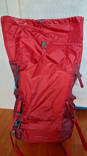 Deuter Rucksack mit integriertem Regenschutz Bild 2
