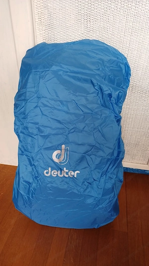 Deuter Rucksack mit integriertem Regenschutz Bild 4