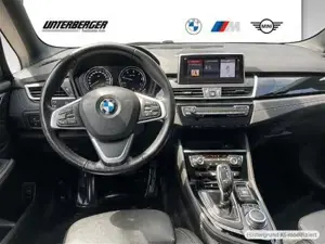 BMW 220d xDrive Sport Line // Anhängerkupplung // Driving Assi Plus // Rückfahrkamera Bild 6