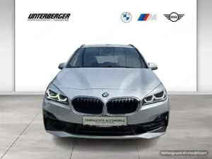 BMW 220d xDrive Sport Line // Anhängerkupplung // Driving Assi Plus // Rückfahrkamera Bild 2