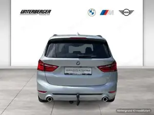 BMW 220d xDrive Sport Line // Anhängerkupplung // Driving Assi Plus // Rückfahrkamera Bild 4