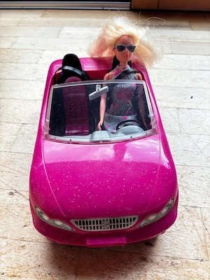 Barbiehaus Malibu und Auto Kabrio mit viel Zubehör Bild 3