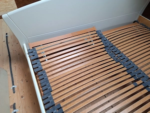 Schönes, massives Doppelbett 