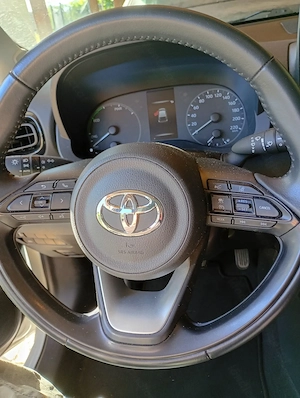 Toyota Yaris Hybrid Active Drive Automatik Bild 7