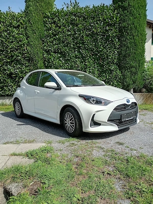 Toyota Yaris Hybrid Active Drive Automatik Bild 2