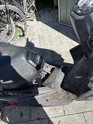verschenke als Ersatzteilspender TGB motorroller Bild 2